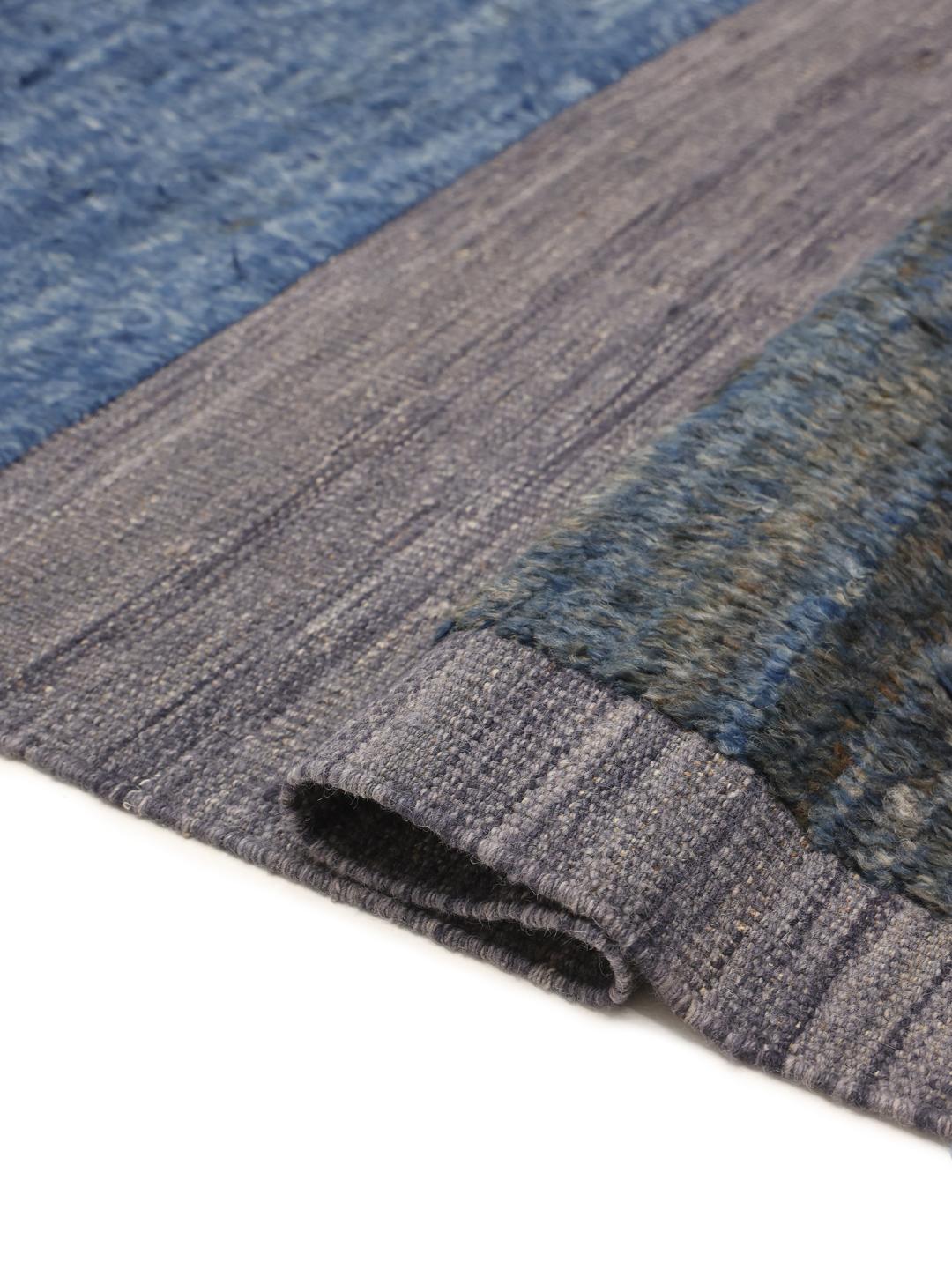 Handgemaakt wollen kleed uit Afghanistan in blauw