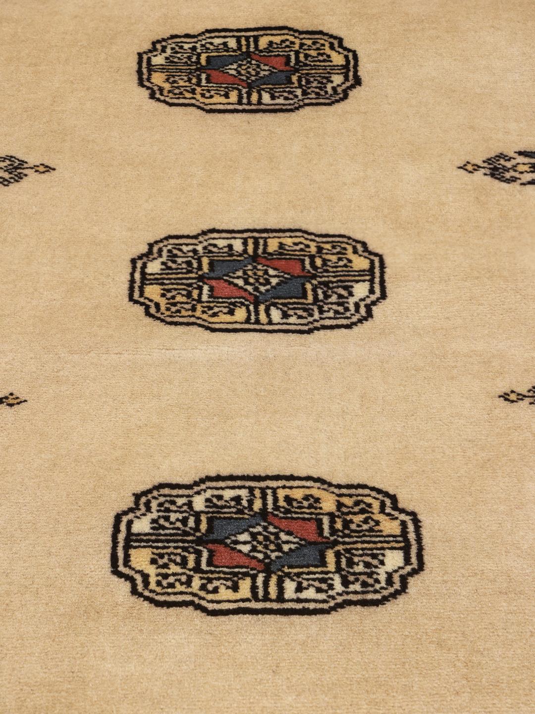 Hand-knotted Pakistan wool rug in beige