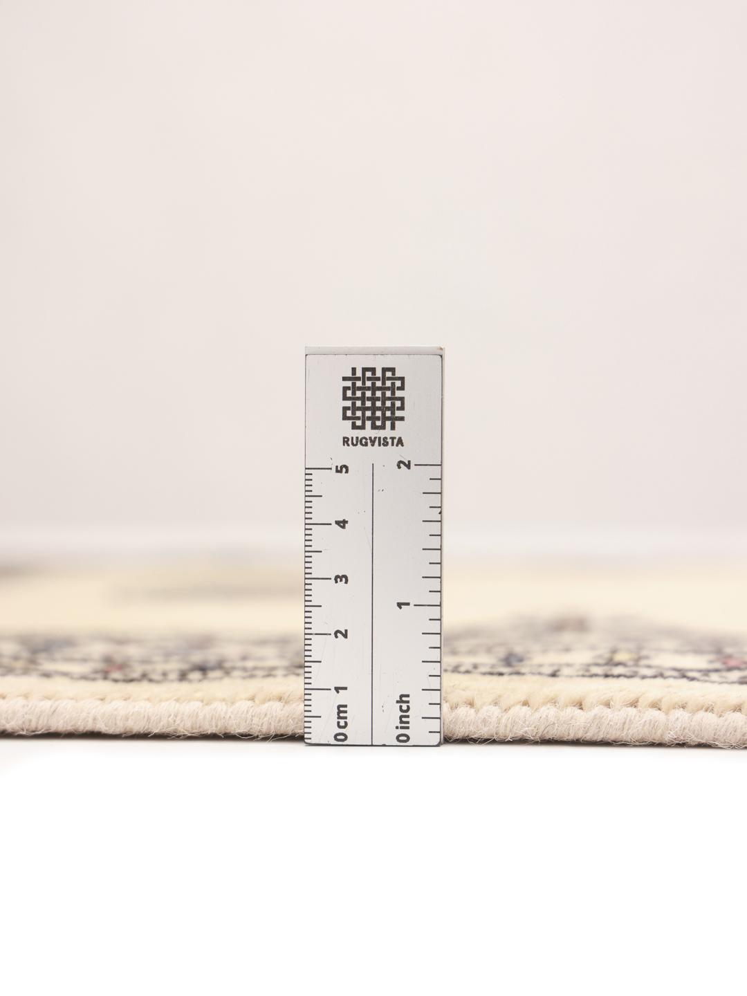 Hand-knotted Pakistan wool rug in beige