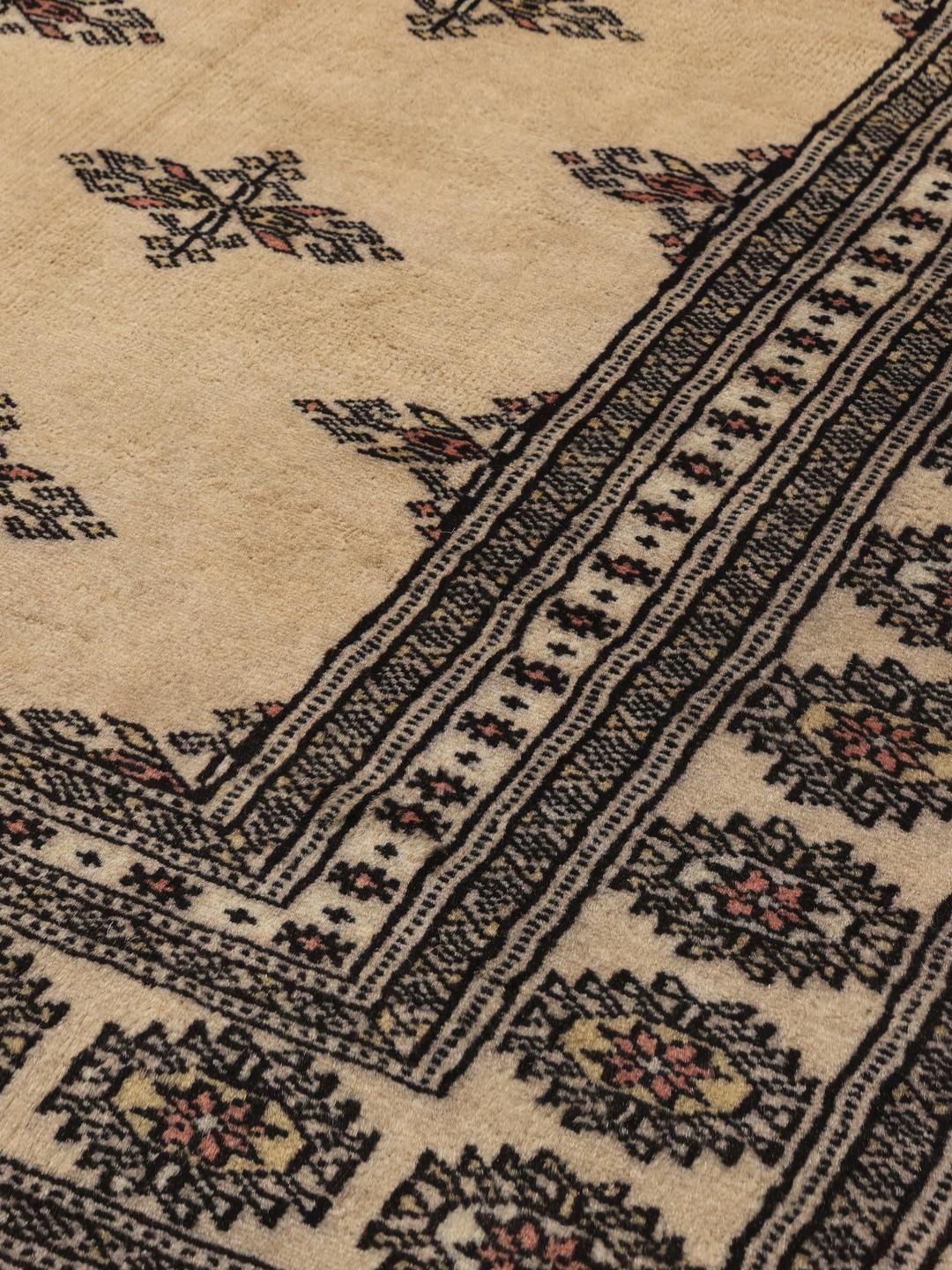vierkant vloerkleed uit Pakistan in het beige