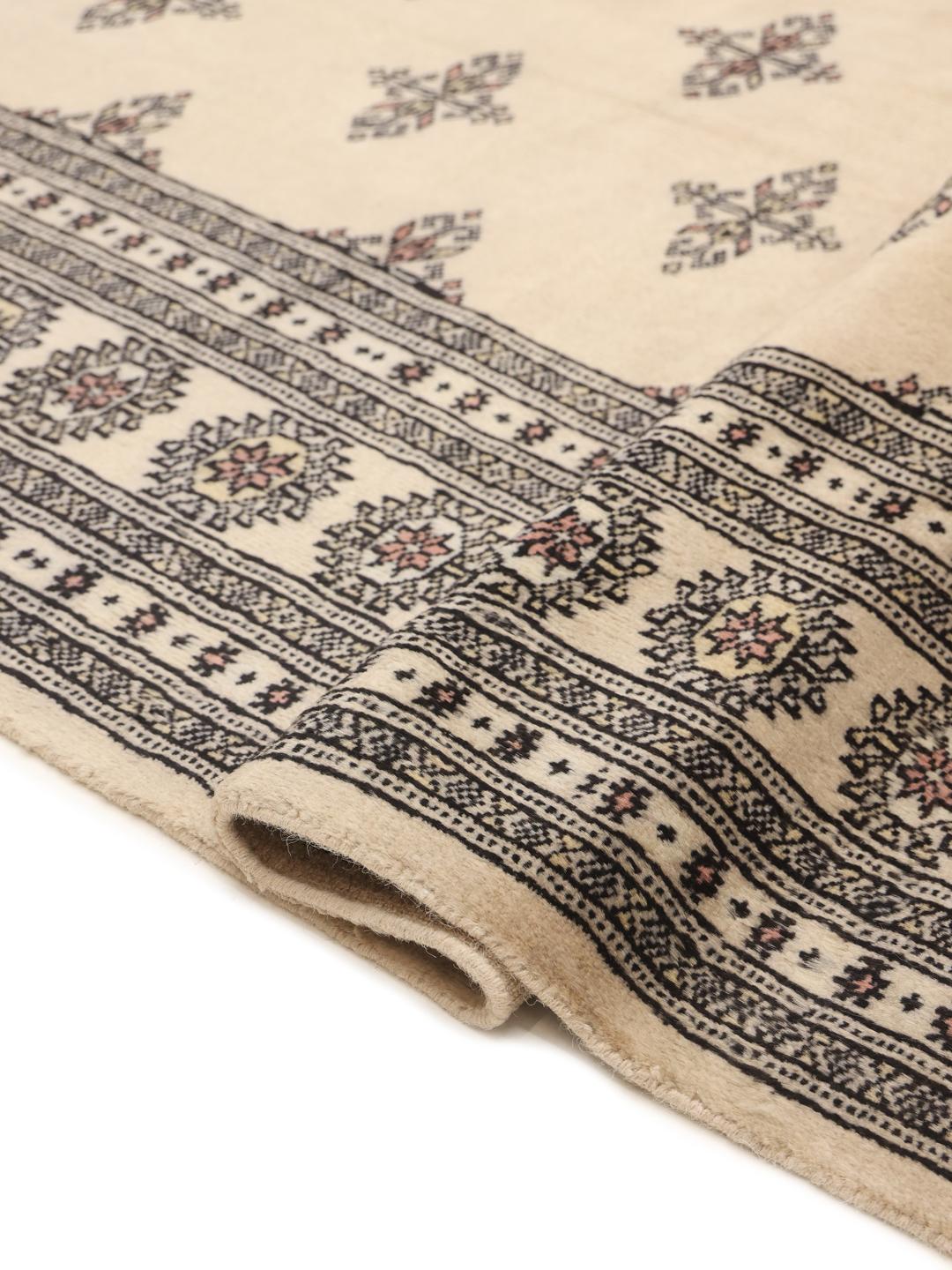 vierkant vloerkleed uit Pakistan in het beige