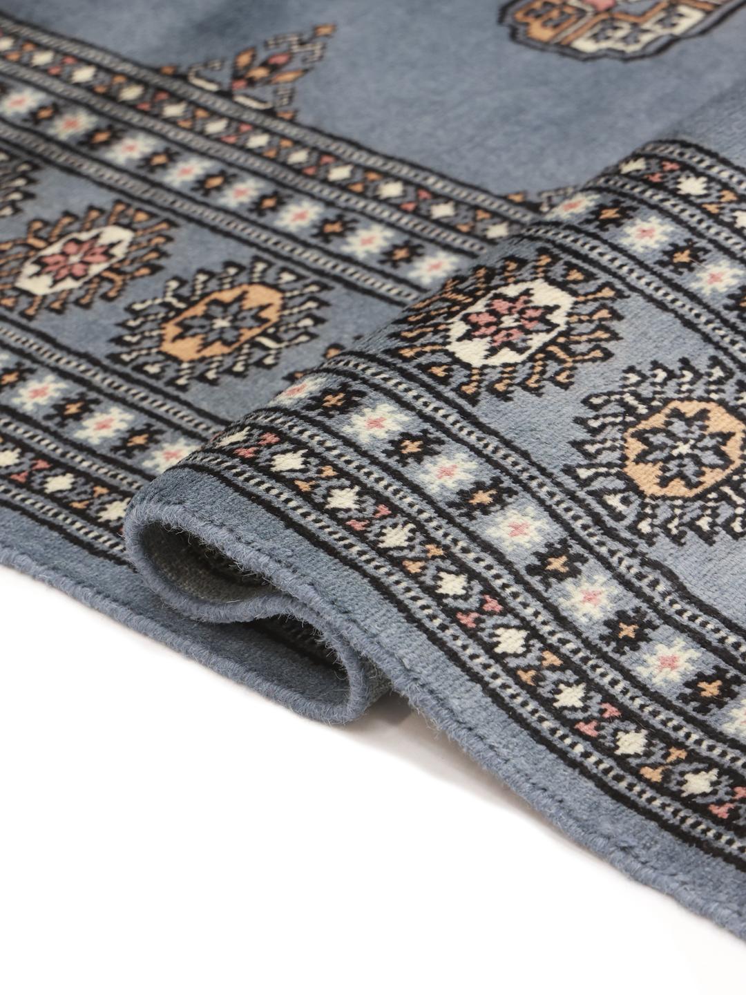 Hand-knotted Pakistan wool rug in blue with traditional patterns