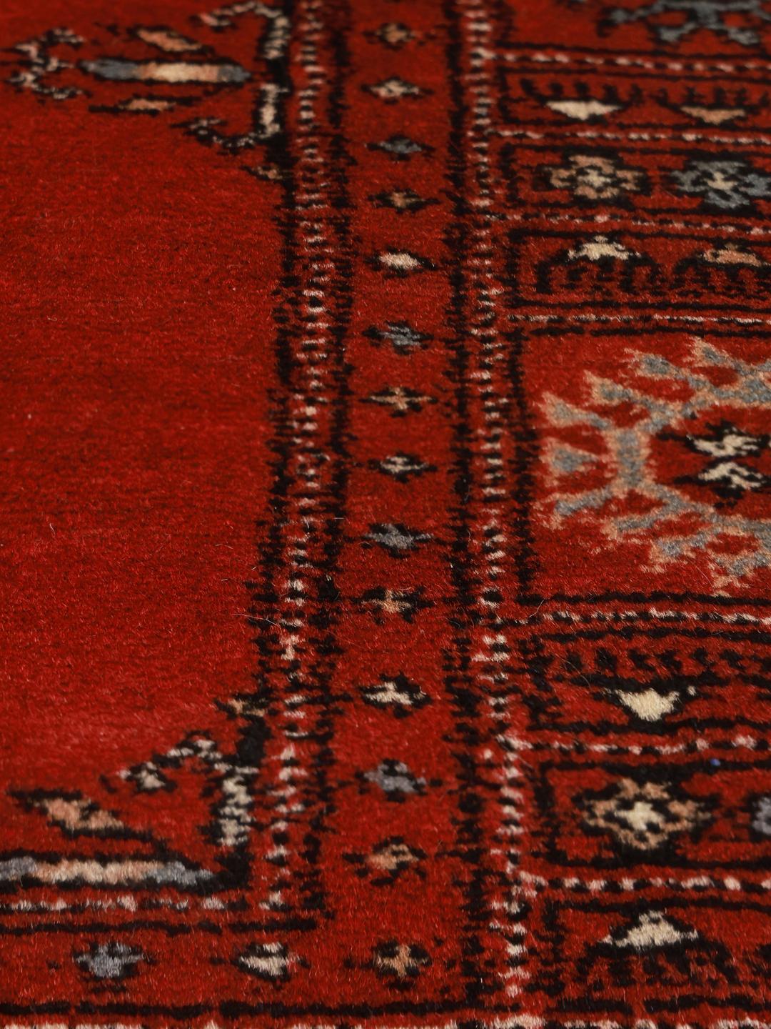 Handgemaakte loper uit Pakistan in het rood