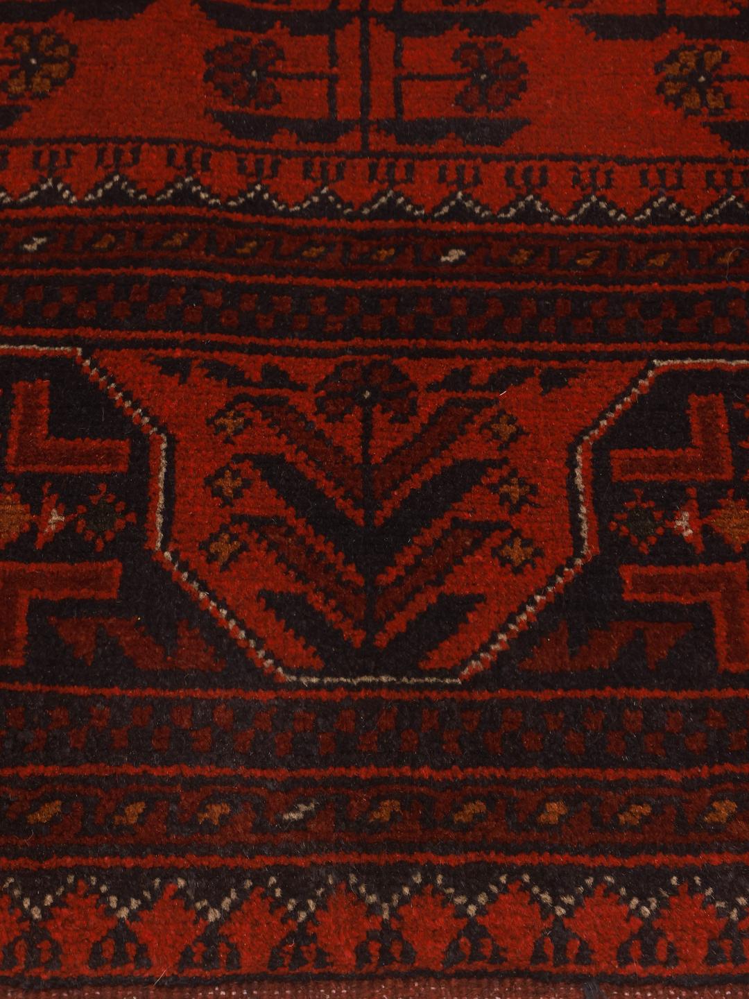 Vloerkleed uit Afghanistan in het rood