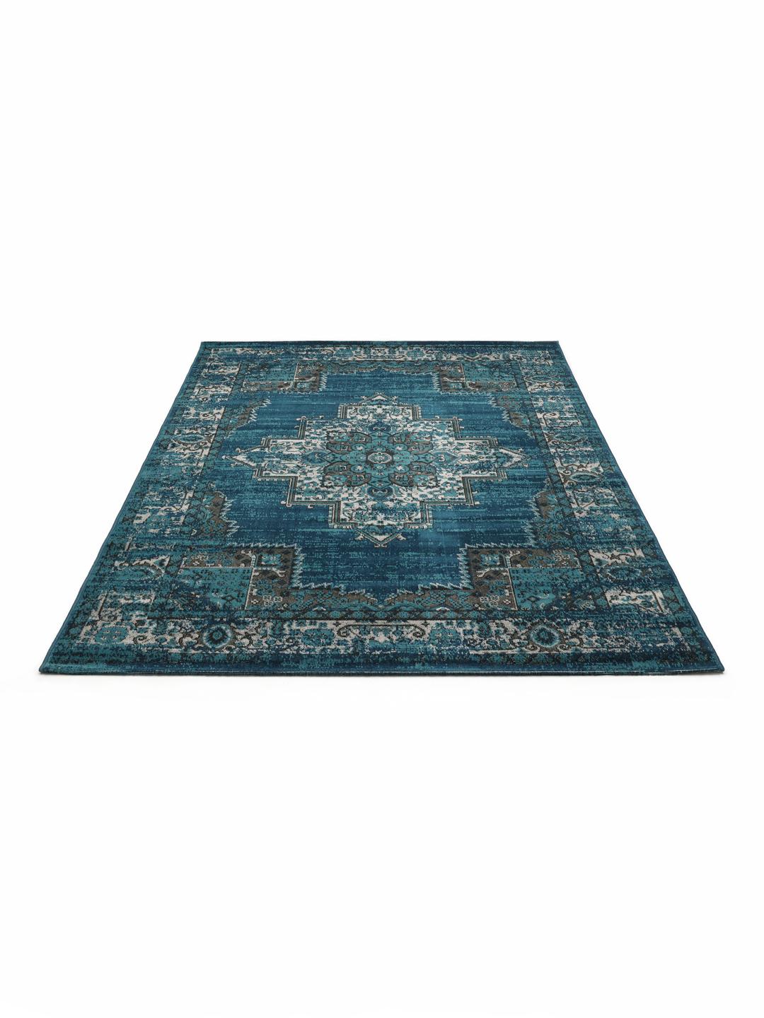 Tapis bleu foncé orné d'un motif traditionnel.