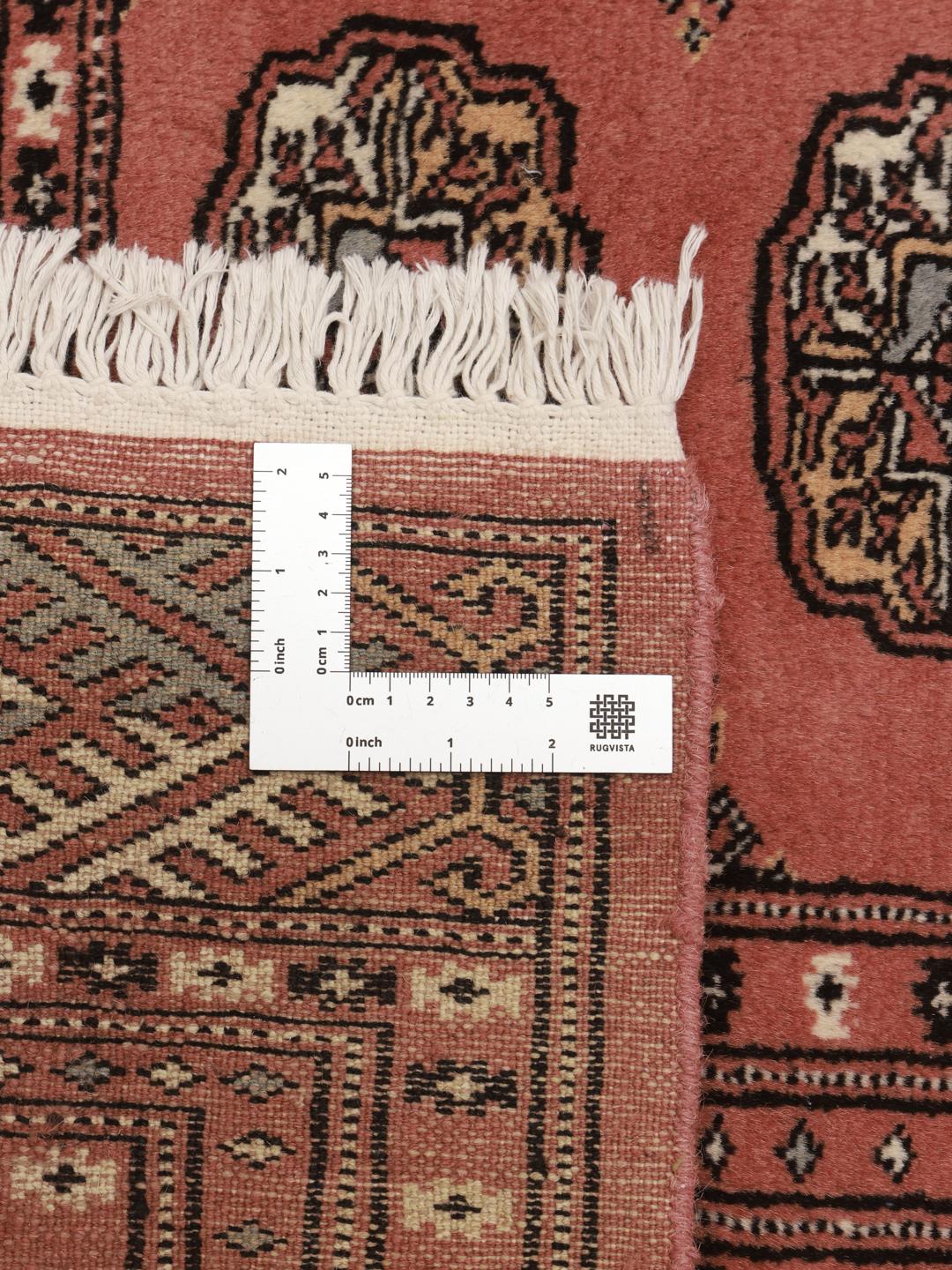 Handgeknoopt rood vloerkleed met herhalende patronen afkomstig uit Pakistan