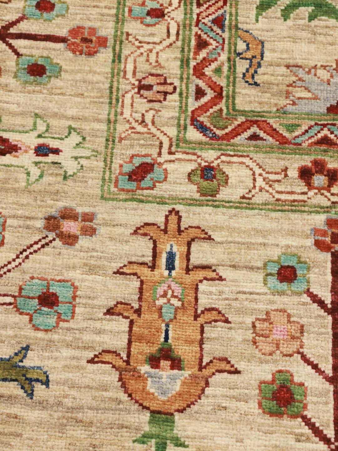 Afghaans vloerkleed in beige met bloemenpatroon