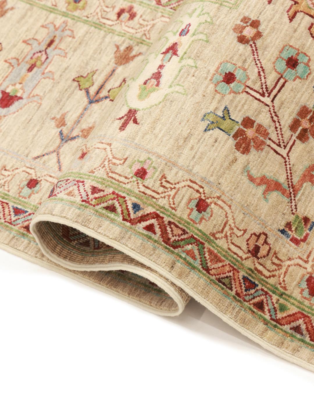 Afghaans vloerkleed in beige met bloemenpatroon