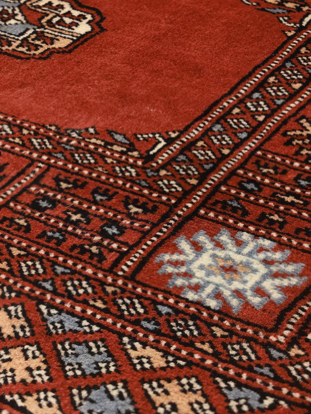 Tapis de couloir du Pakistan en couleur rouge