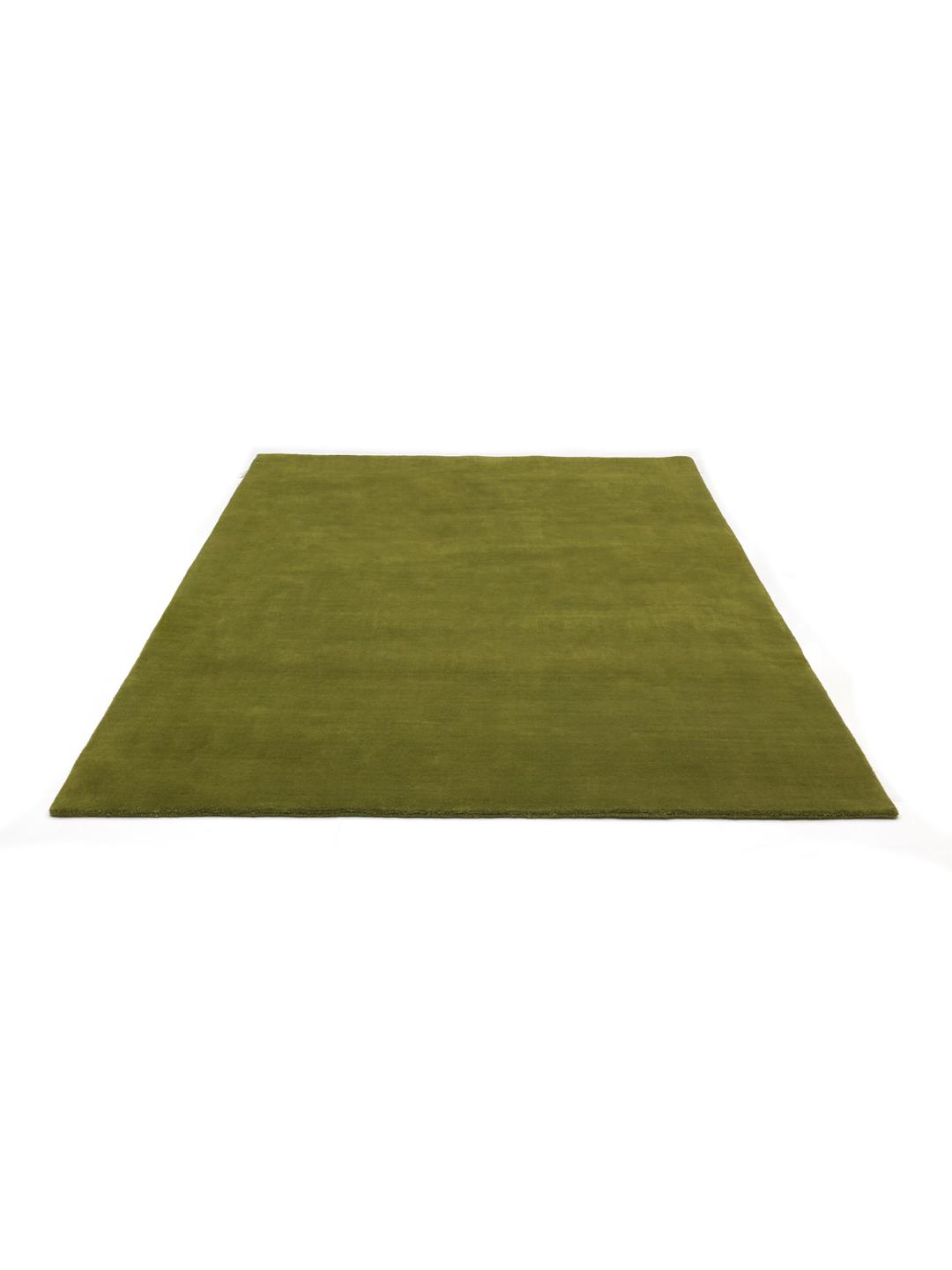 Een effen groen poolkleed handgemaakt van wol