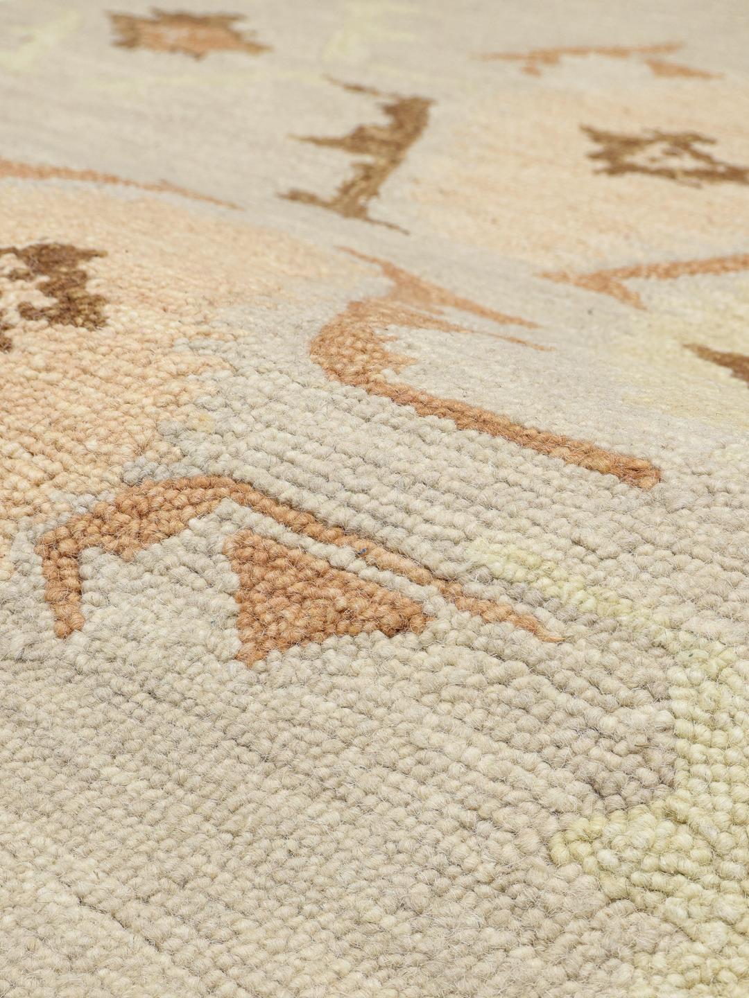 Multifarvet hand-tufted uldtæppe med geometriske pastelmønstre