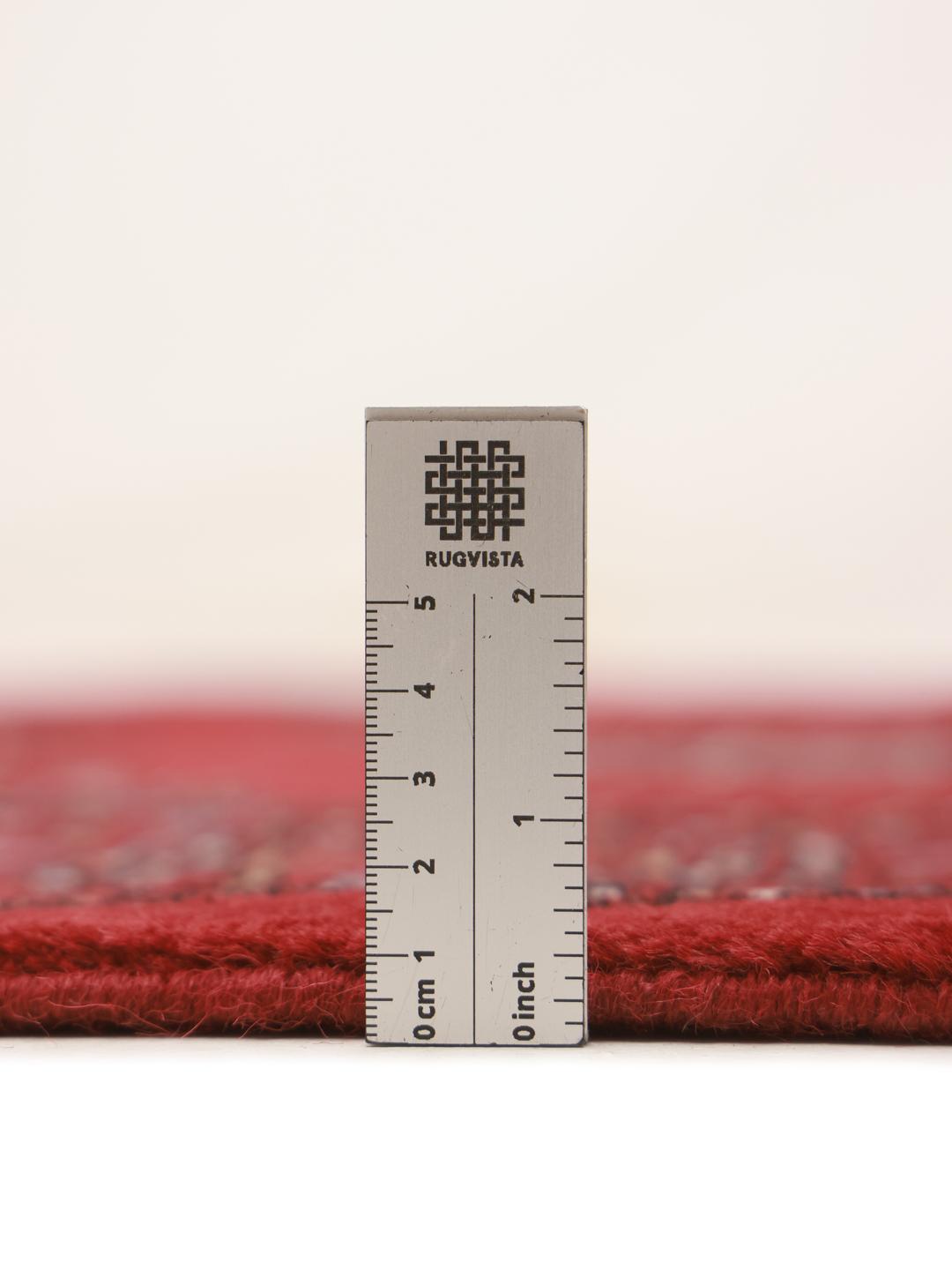 vloerkleed afkomstig uit Pakistan in rood