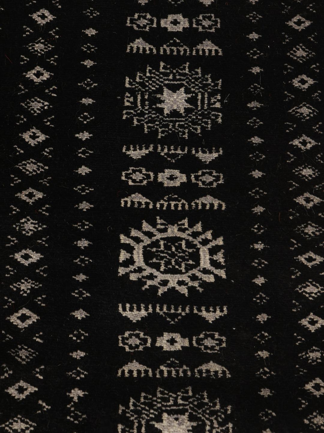 Tapis fait main du Pakistan en couleur noire