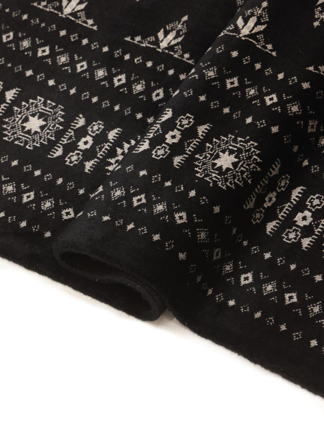 Tapis fait main du Pakistan en couleur noire