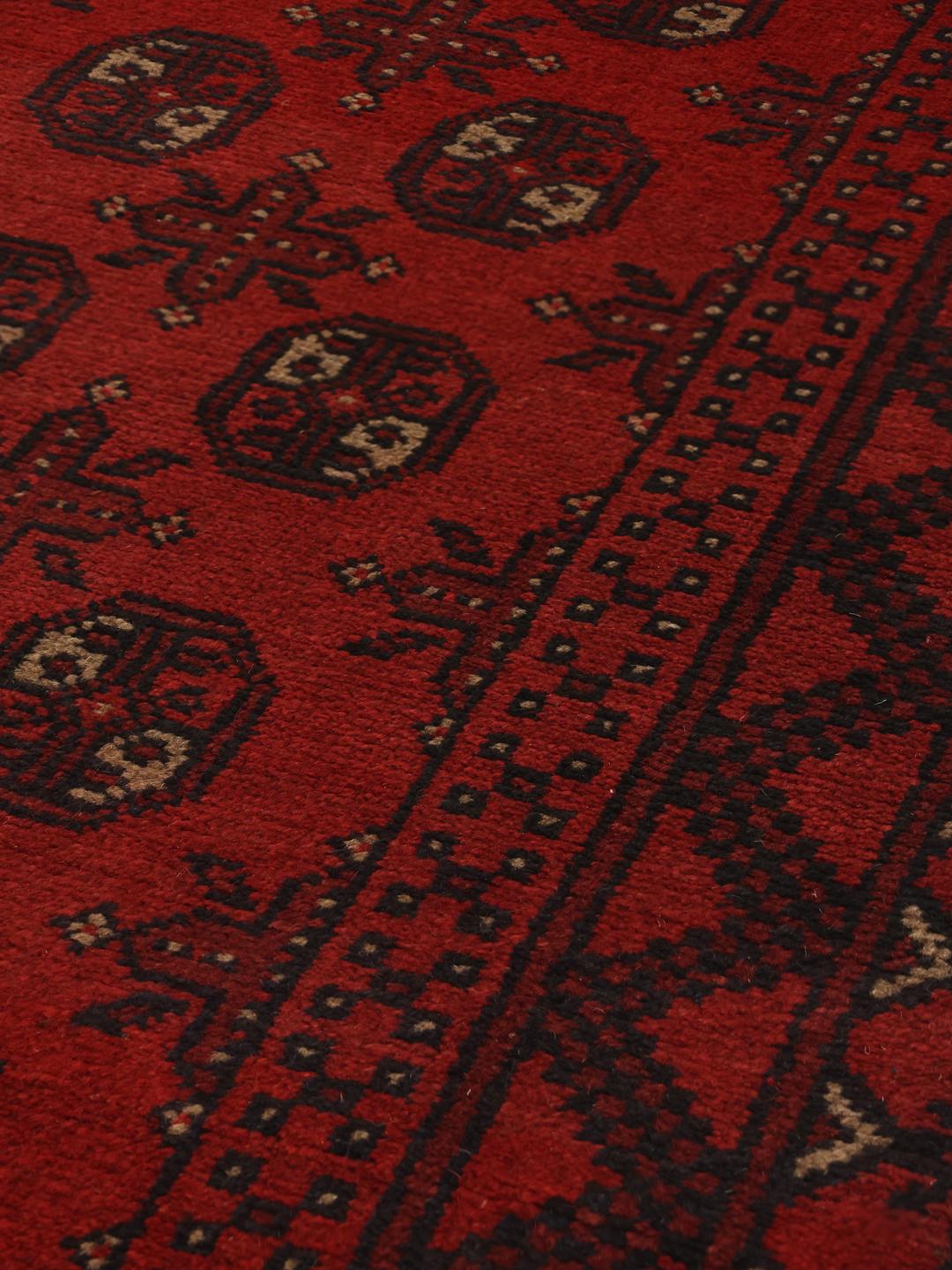 Afghan loper in rood