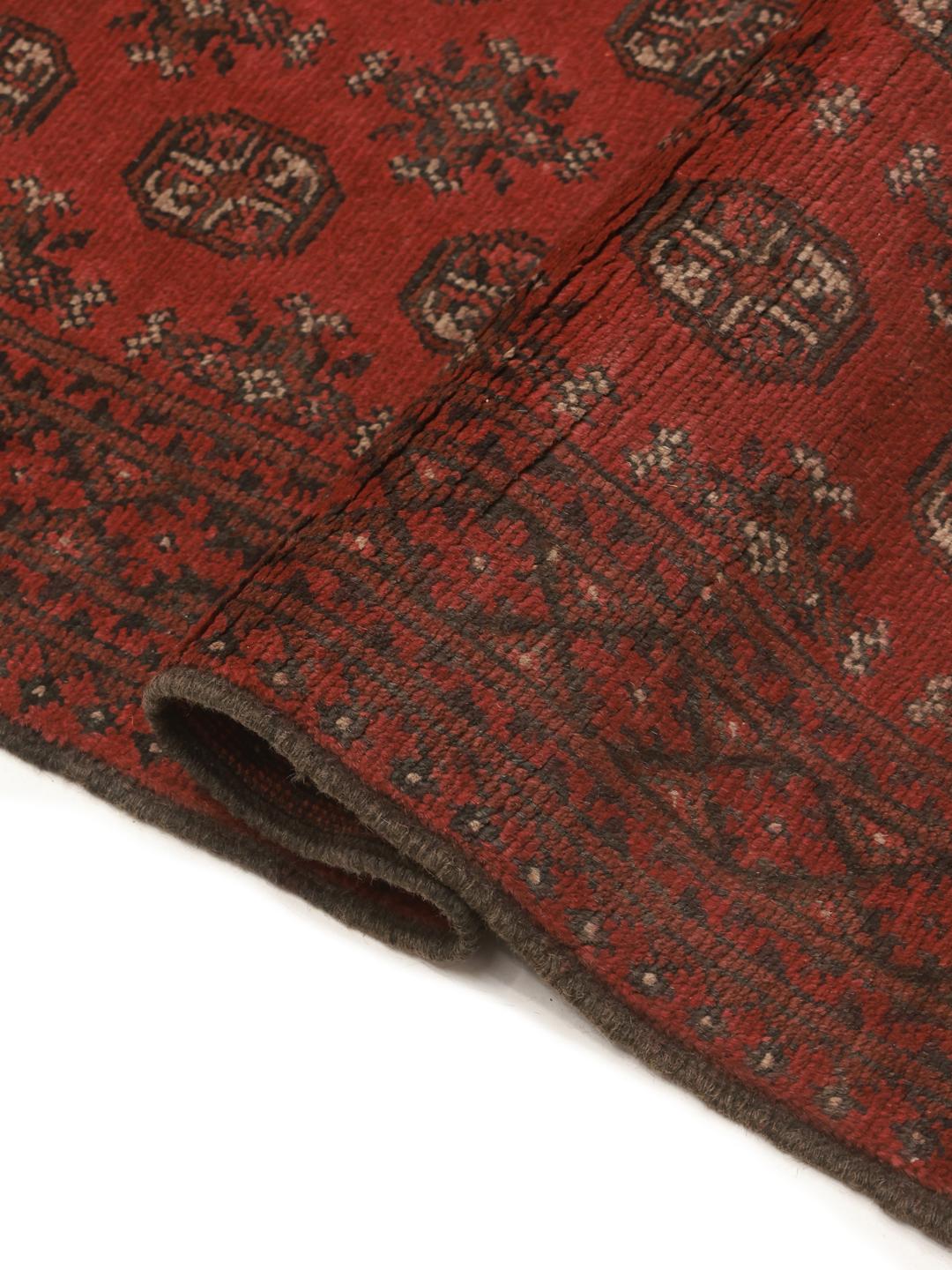 Loper kleed uit Afghanistan in rood