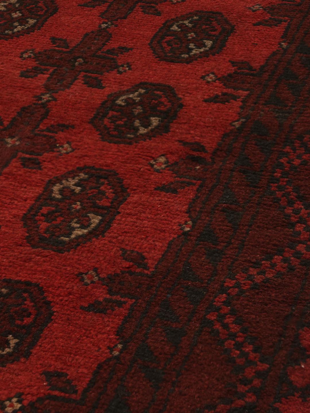 Tapis de couloir rouge foncé noué à la main provenant d'Afghanistan