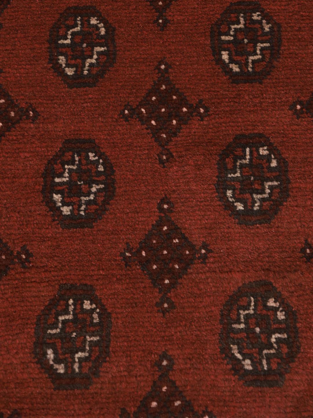 Tapis de couloir en laine rouge fonce noue a la main en Afghanistan