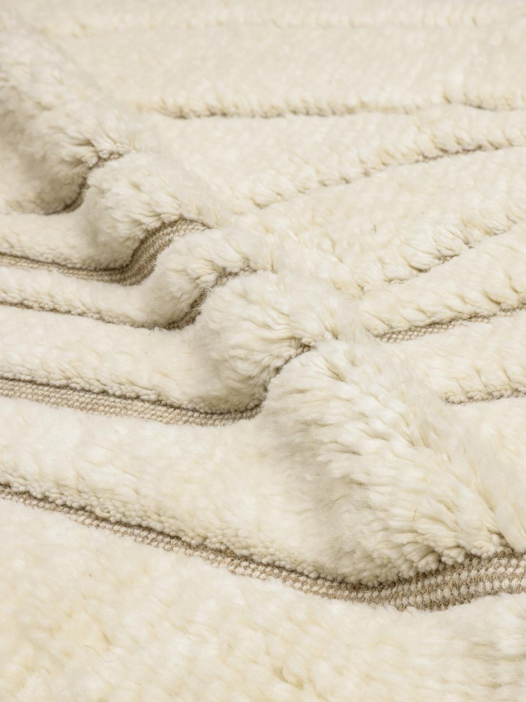 Ivoorwit poolkleed met golvende beige lijnen en franjes