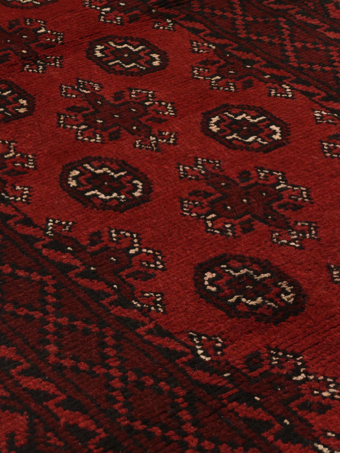 Tapis couloir noué à la main en provenance d'Afghanistan en rouge foncé et noir