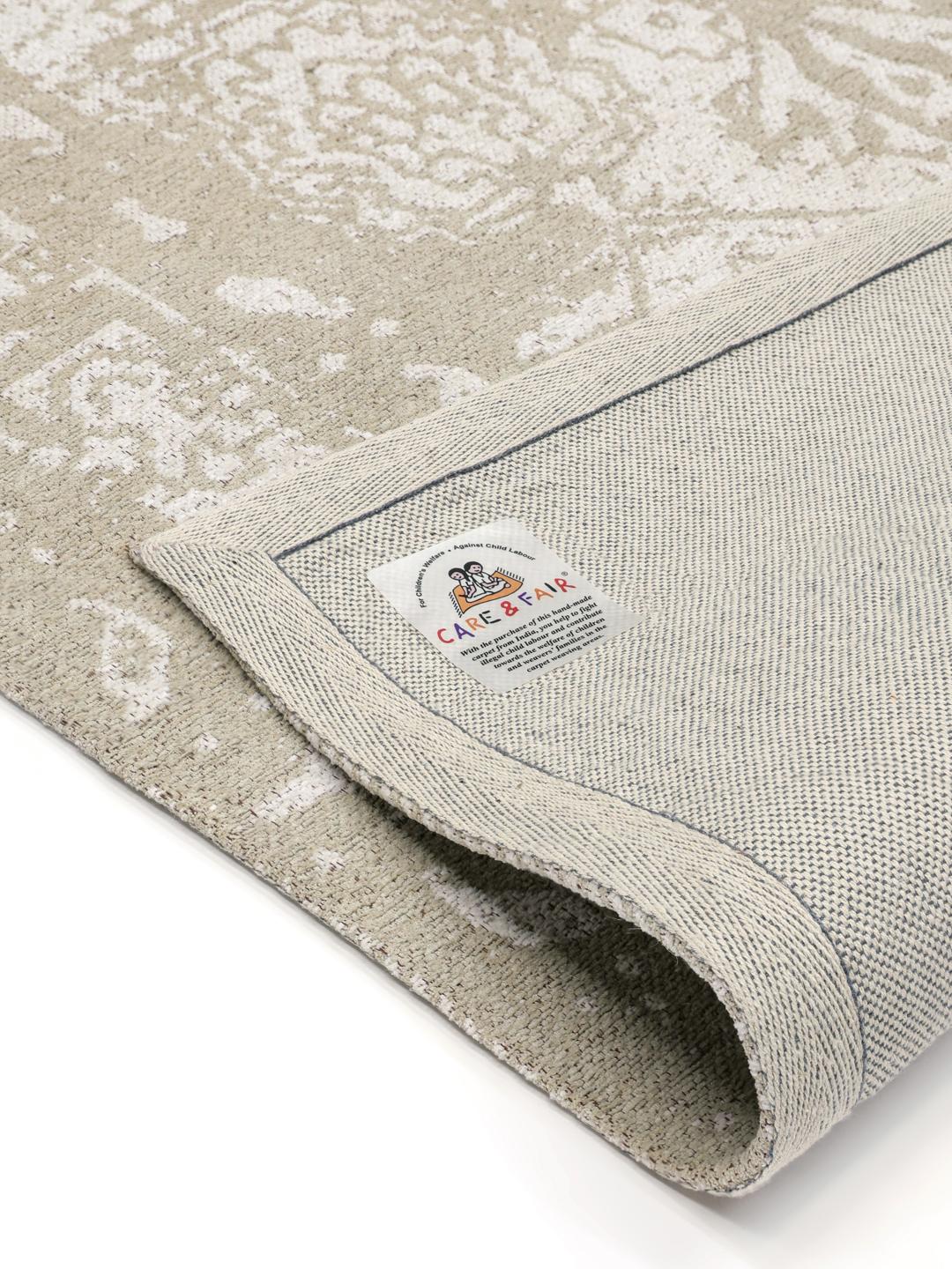 Handgeweven loper in beige en lichtgrijs met een verweerd patroon