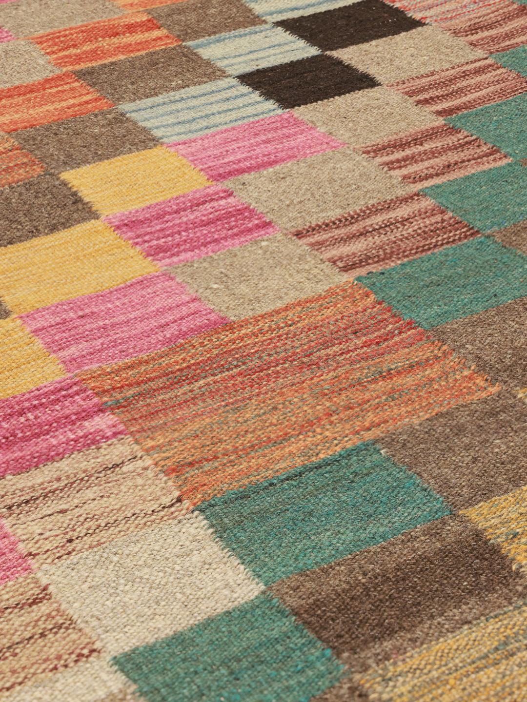 Tapis en laine multicolore tissé à la main en Afghanistan avec un motif à damier