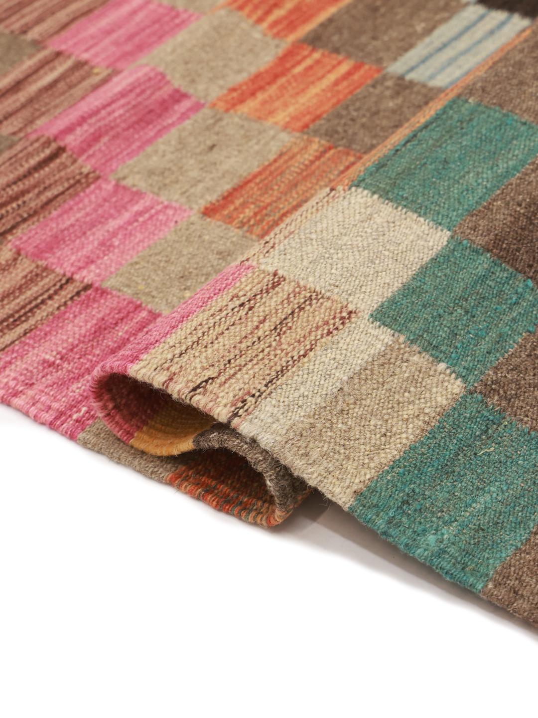 Tapis en laine multicolore tissé à la main en Afghanistan avec un motif à damier