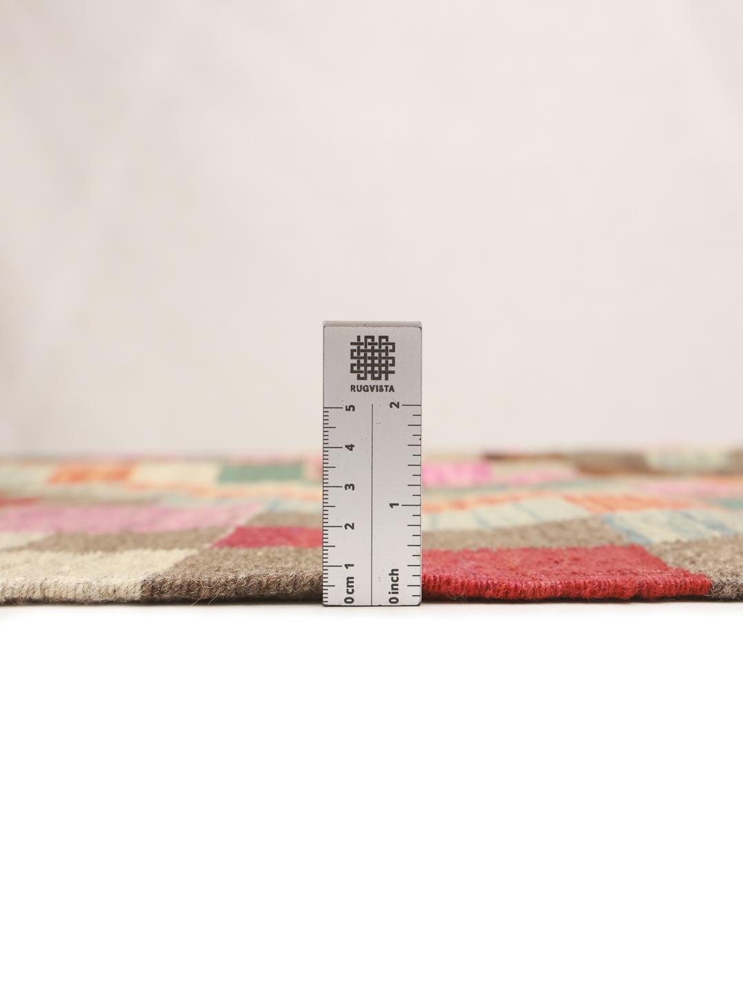 Tapis en laine multicolore tissé à la main en Afghanistan avec un motif à damier