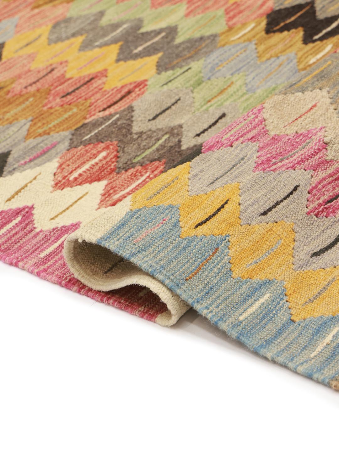 Tapis tissé à la main multicolore d'Afghanistan avec des motifs géométriques en losange