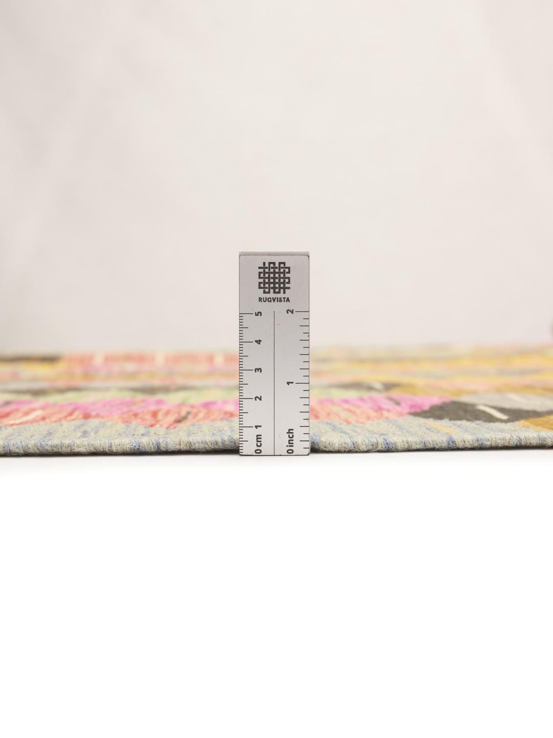 Tapis tissé à la main multicolore d'Afghanistan avec des motifs géométriques en losange