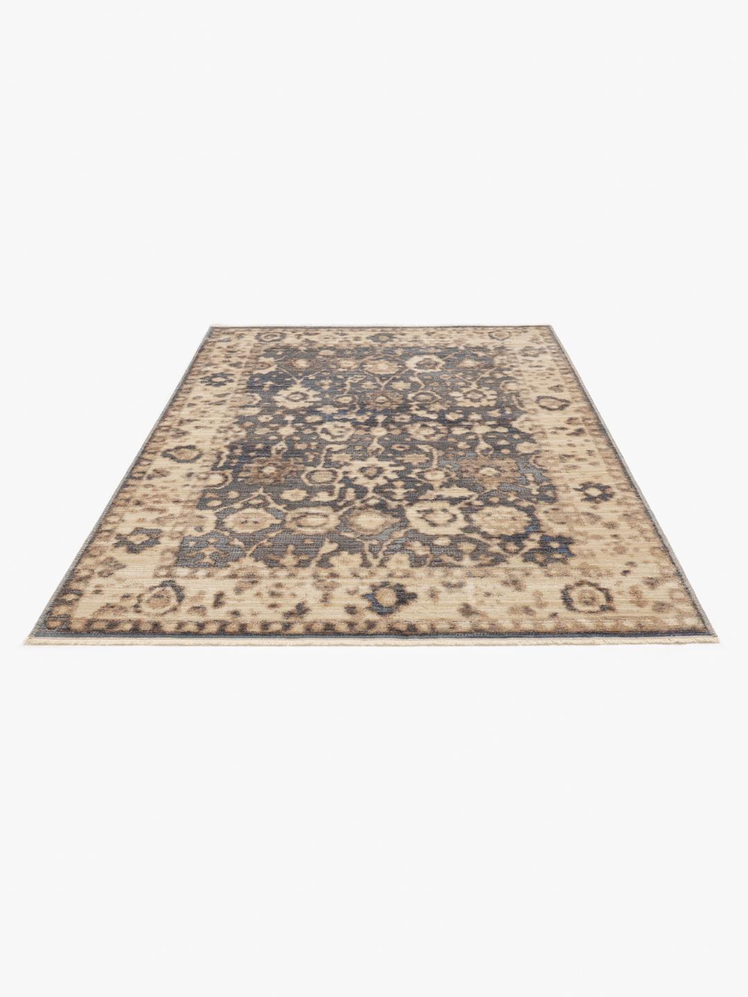 Donkergrijs en beige vloerkleed met traditionele vervaagde motieven en delicate franjes