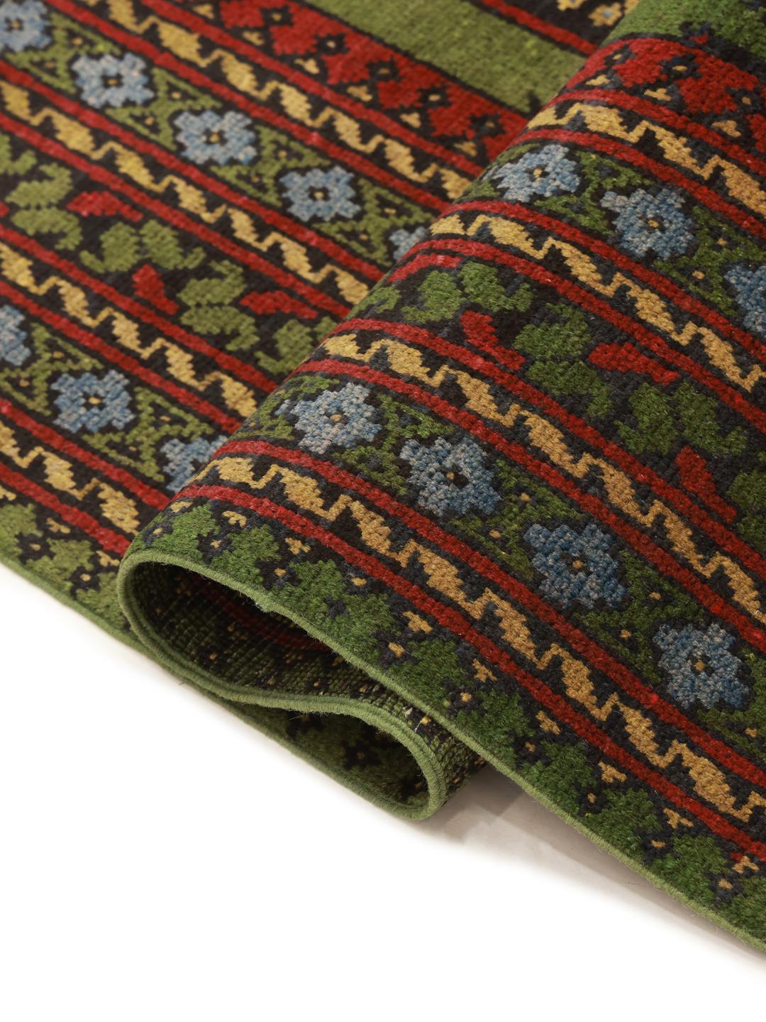 Met de hand geknoopt groen wollen vloerkleed uit Afghanistan met traditionele rode geometrische patronen