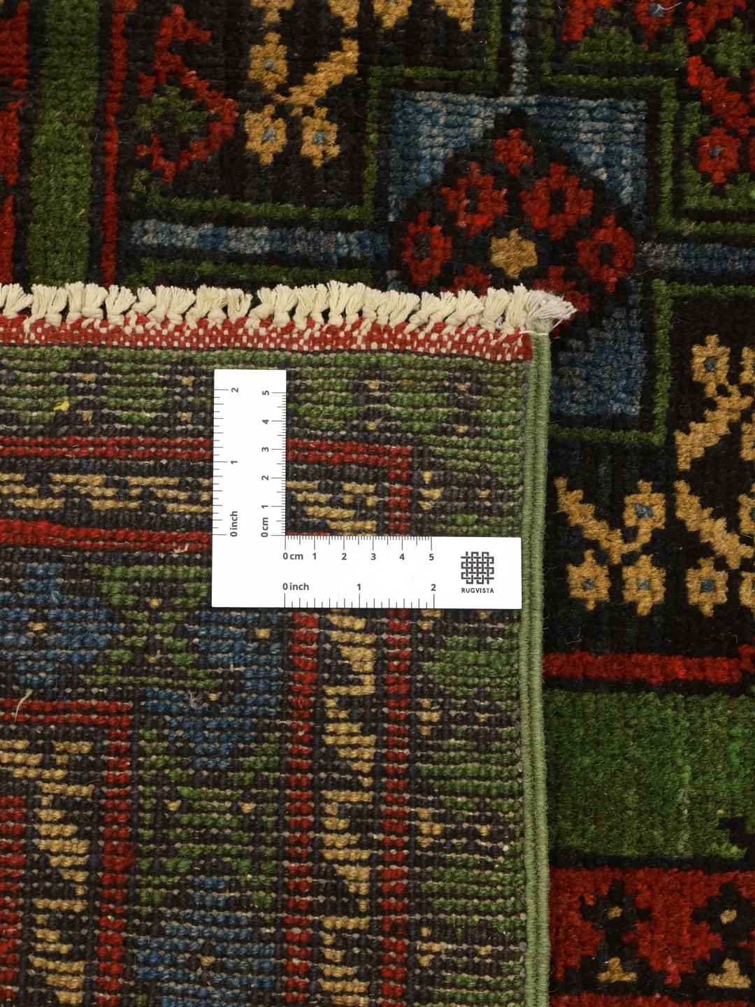 Met de hand geknoopt groen wollen vloerkleed uit Afghanistan met traditionele rode geometrische patronen