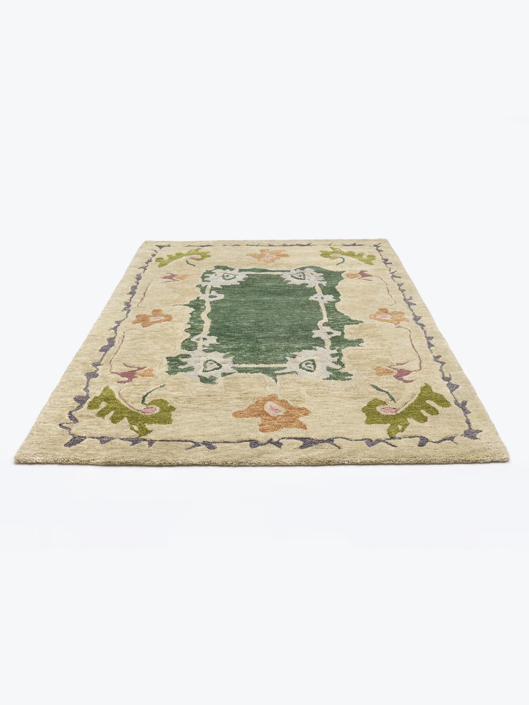 Multicolor rug with floral pattern