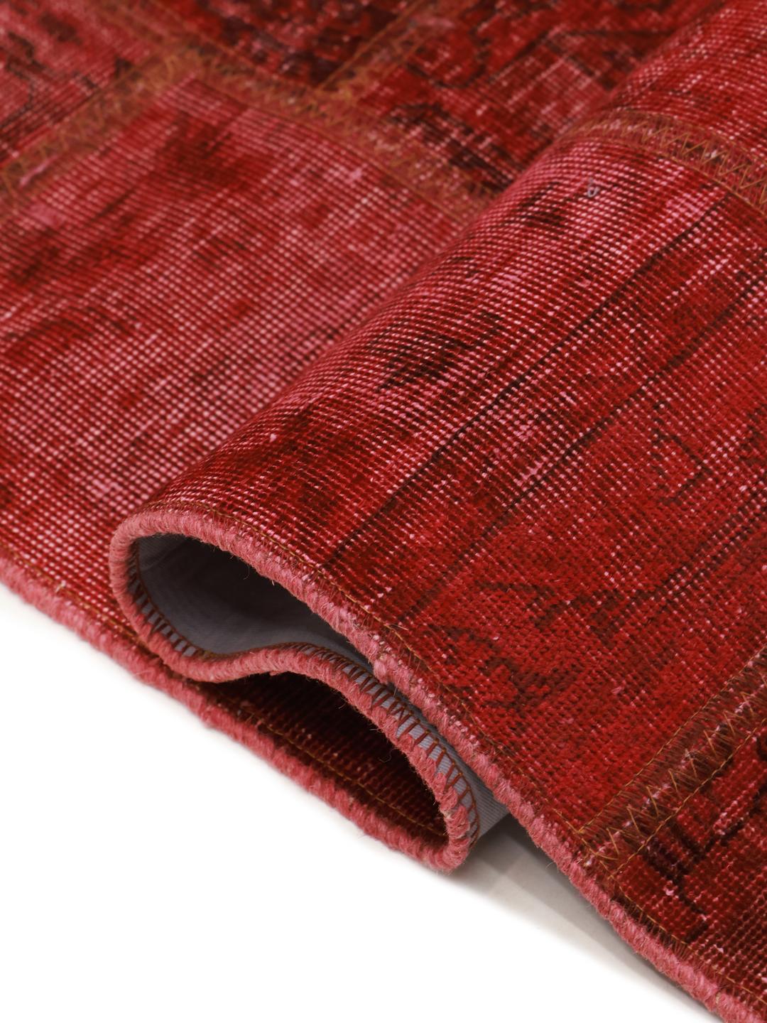 Ręcznie wiązany chodnik Patchwork z Turcji z wełny w kolorze czerwonym i ciemnoczerwonym