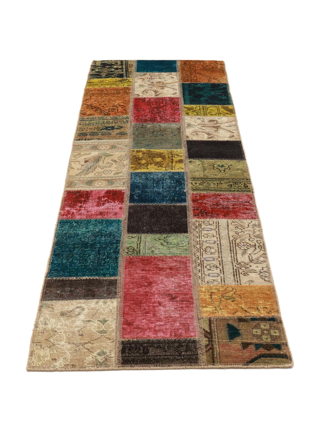 Ręcznie wiązany wielokolorowy turecki chodnik Patchwork z tradycyjnymi motywami plemiennymi