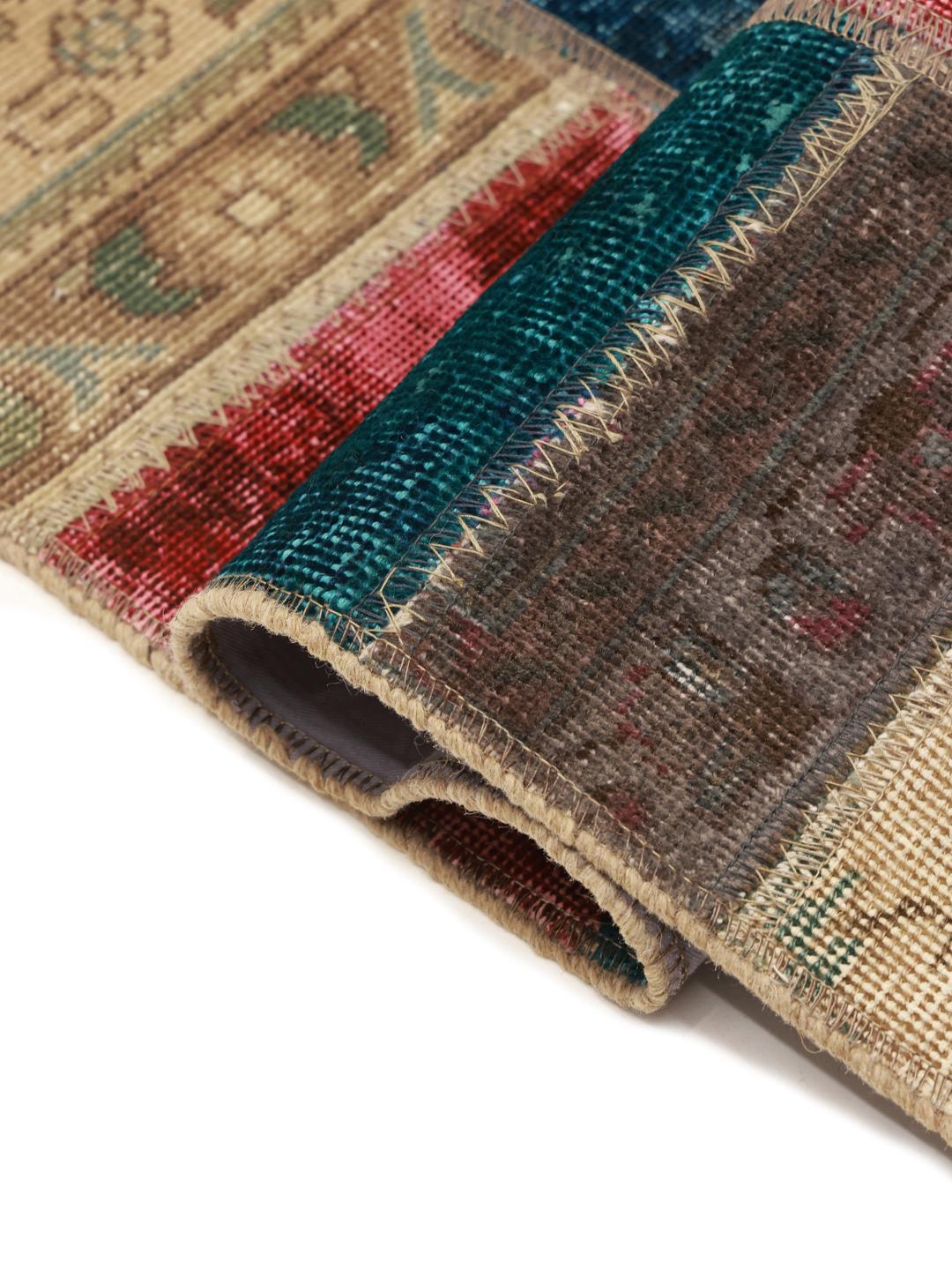 Ręcznie wiązany wielokolorowy turecki chodnik Patchwork z tradycyjnymi motywami plemiennymi