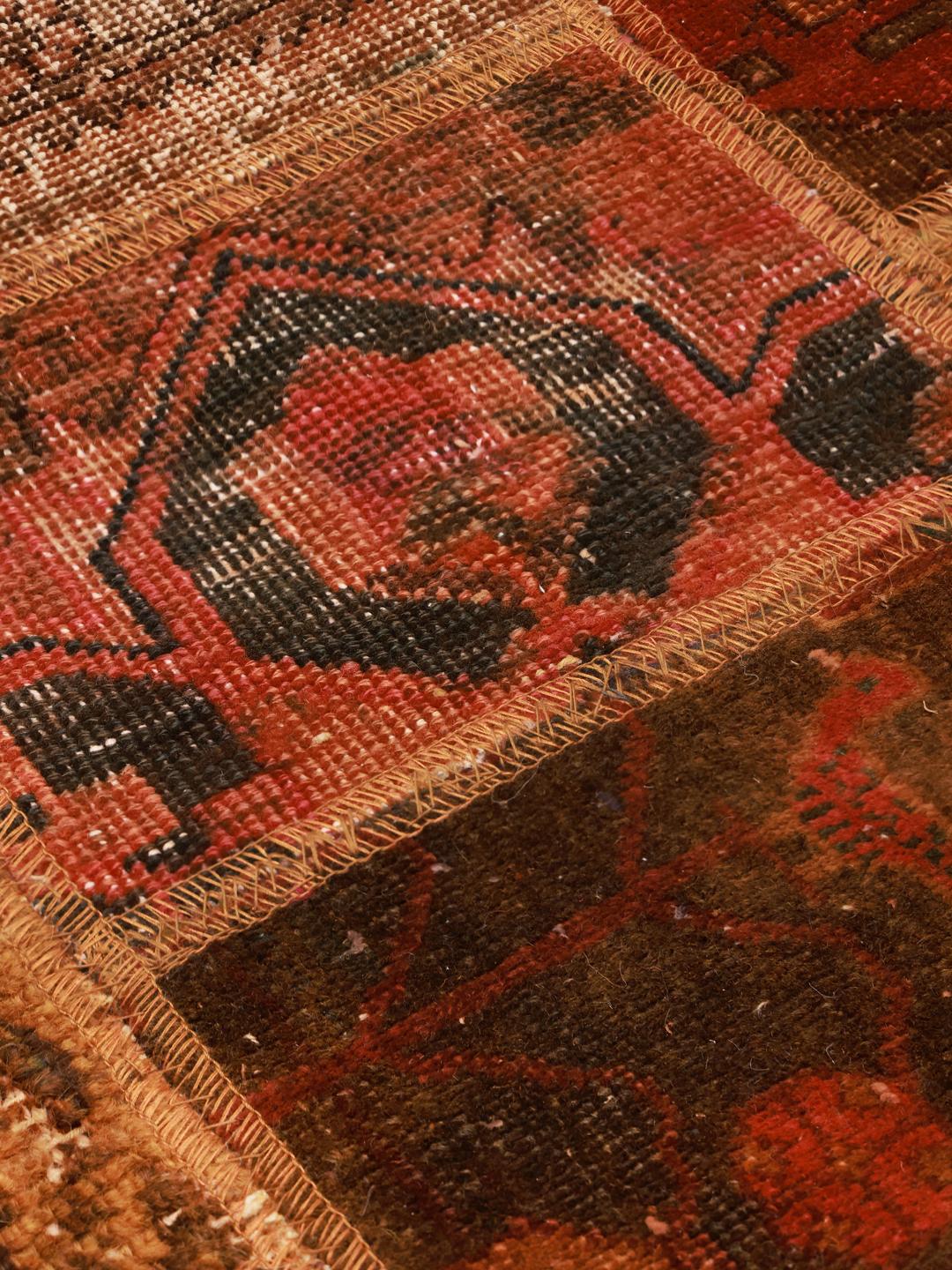 Ręcznie wiązany półantyczny turecki chodnik Patchwork w kolorze czerwonym i brązowym