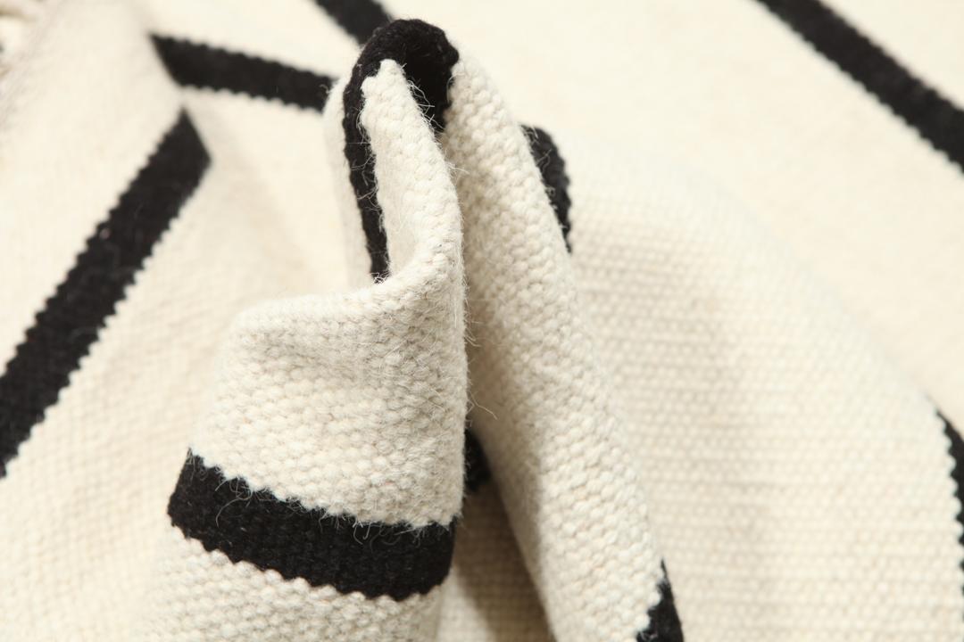 Dorri Stripe - White / Black - 160 x 230 cm