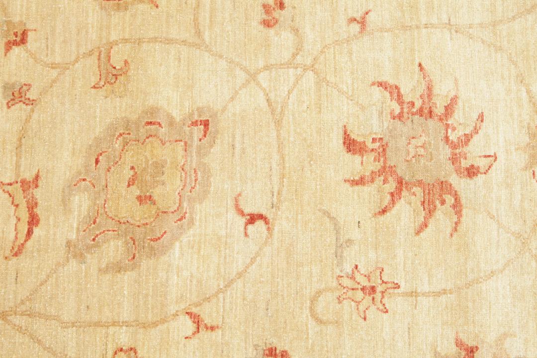 Large hand-knotted Ziegler Fine rug from Pakistan in beige and red tones.