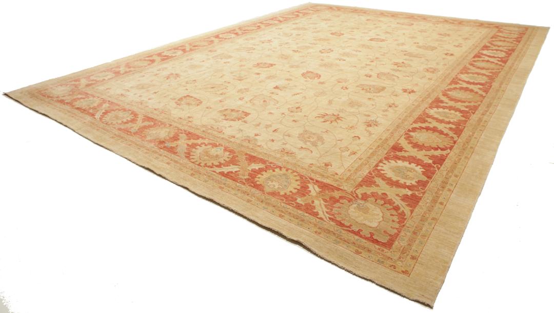 Large hand-knotted Ziegler Fine rug from Pakistan in beige and red tones.