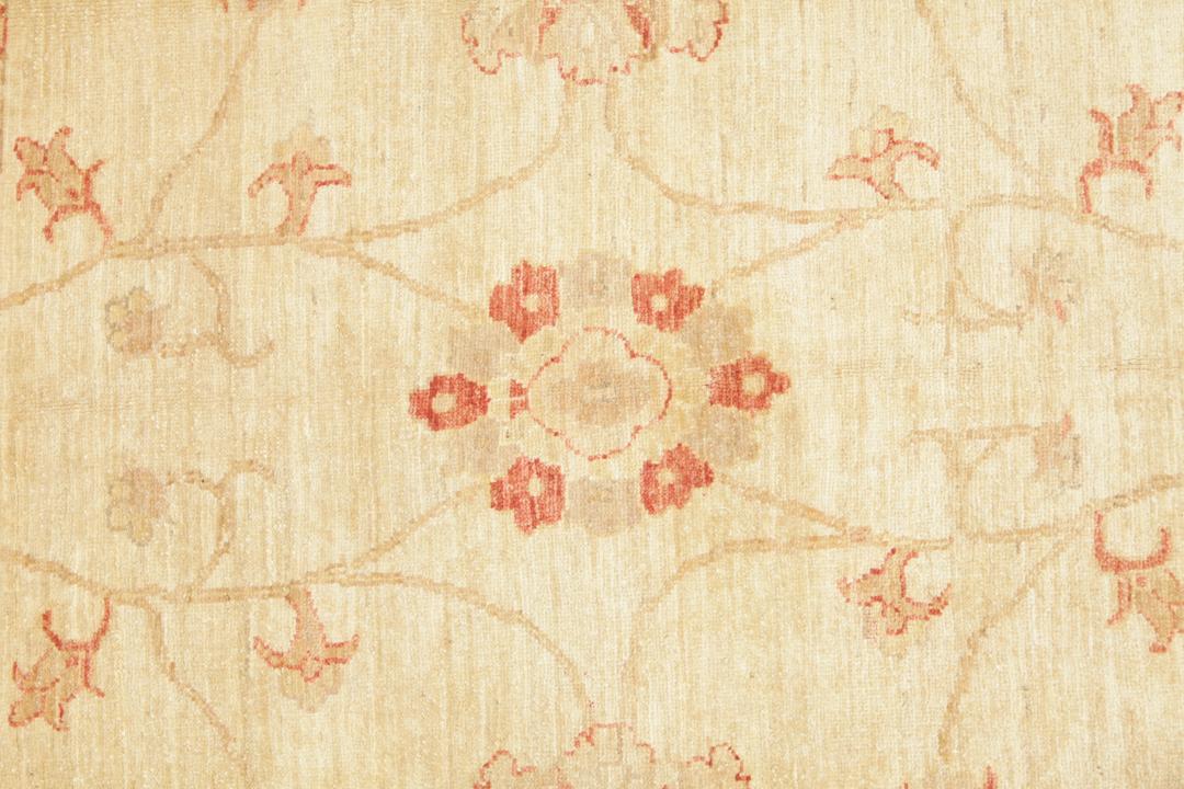 Large hand-knotted Ziegler Fine rug from Pakistan in beige and red tones.