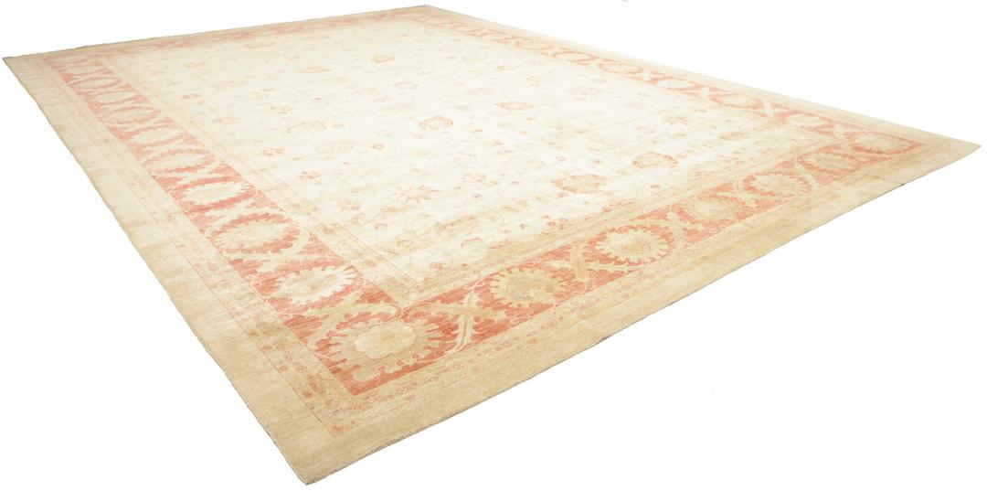 Large hand-knotted Ziegler Fine rug from Pakistan in beige and red tones.