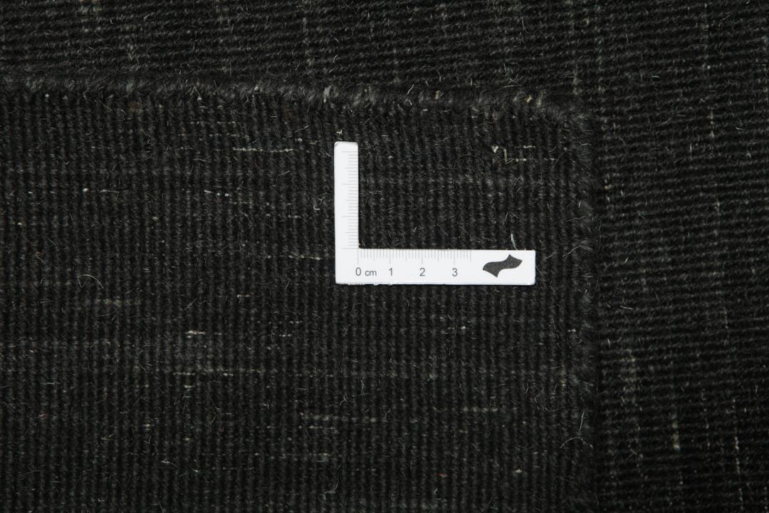Zwart laagpolig handgeweven wollen vloerkleed