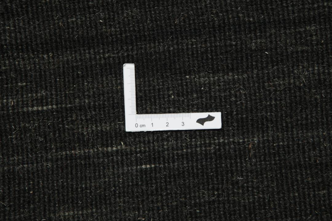 Zwart laagpolig handgeweven wollen vloerkleed