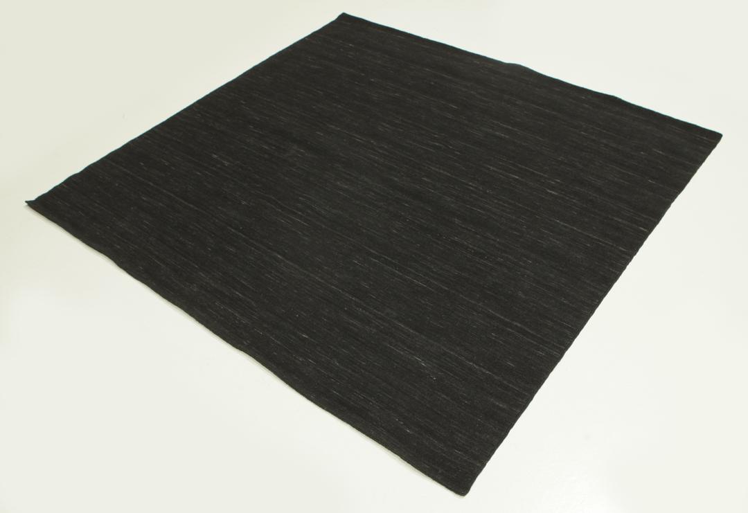 Tapete quadrado preto