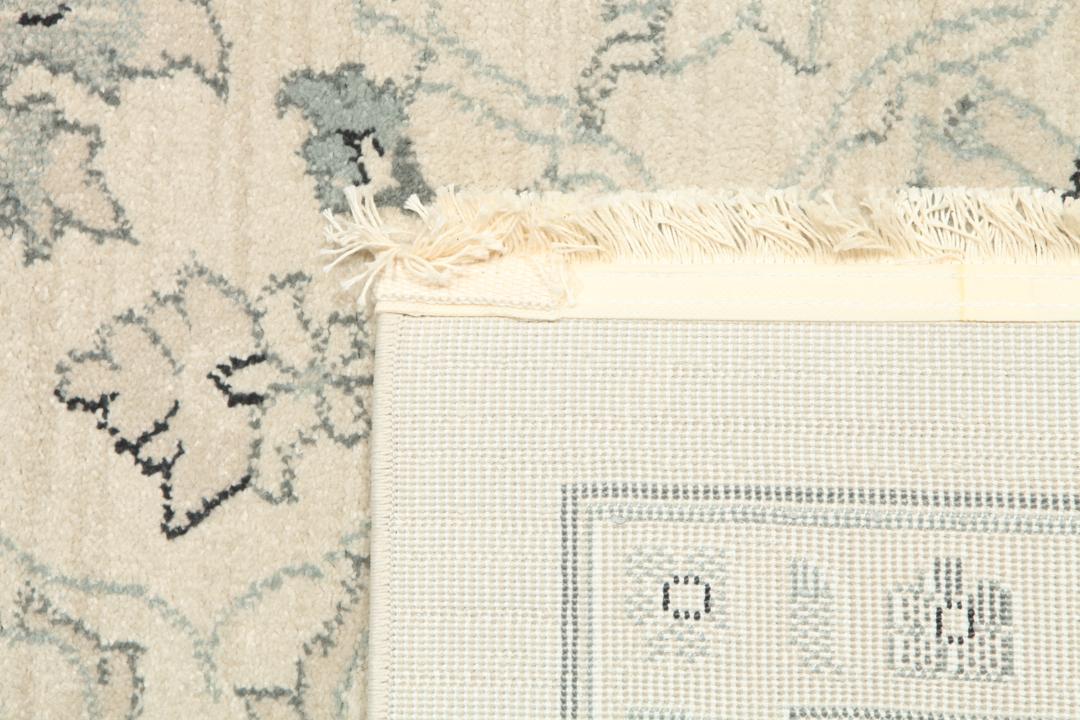 beige og grønt tæppe med franser