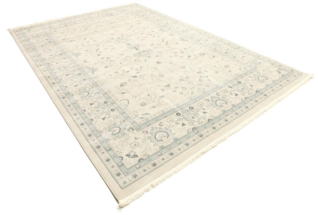beige en groen tapijt met franjes