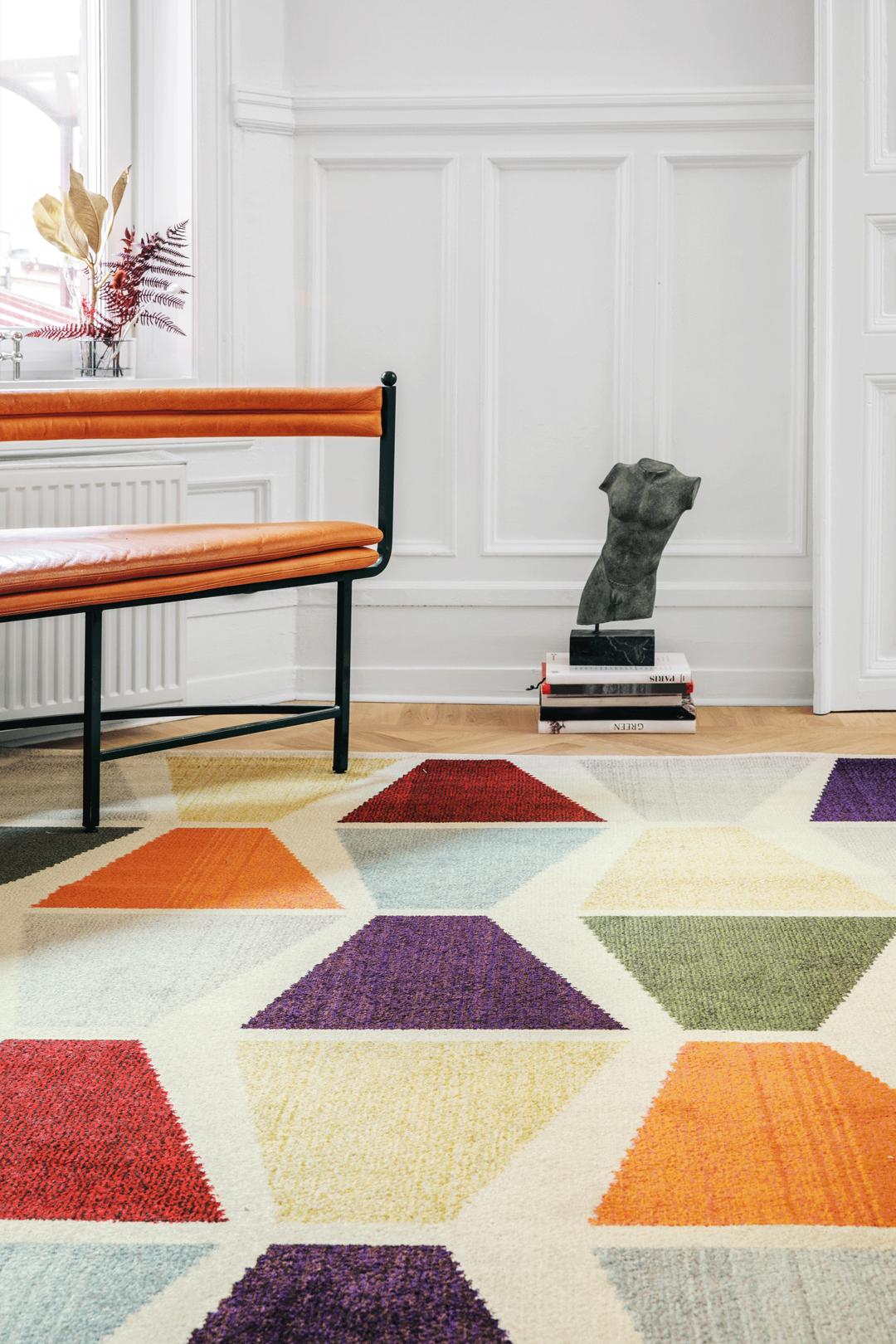 Multicolor tapijt met een geometrisch patroon