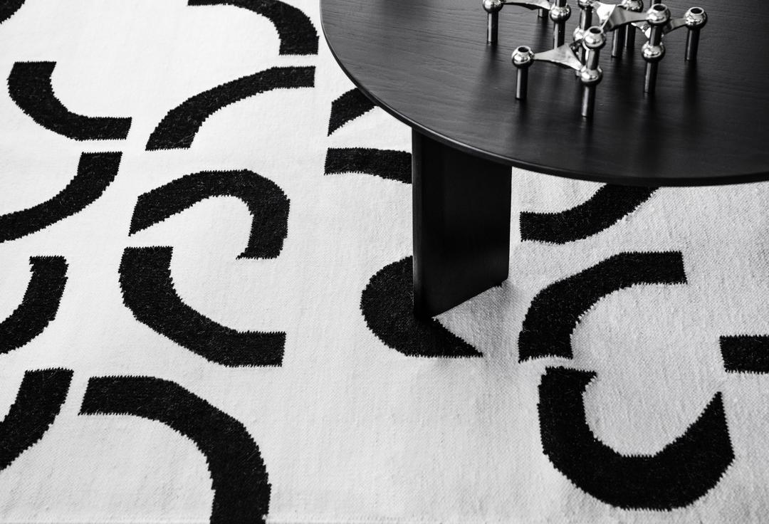 Curved - Blanc écru / Noir - 140 x 200 cm